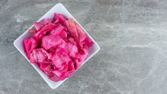 Маринована капуста з буряком