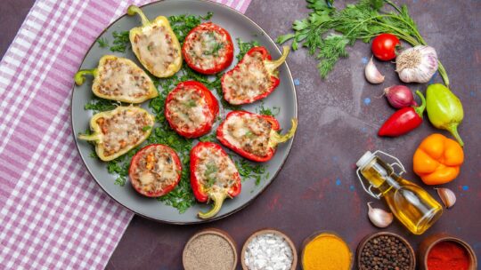 Фарширований перець в духовці половинками