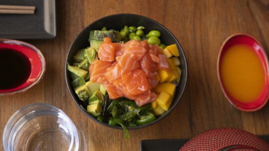 Поке боул з лососем