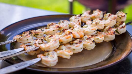 Креветки на грилі