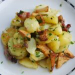 Молода картопля з лисичками