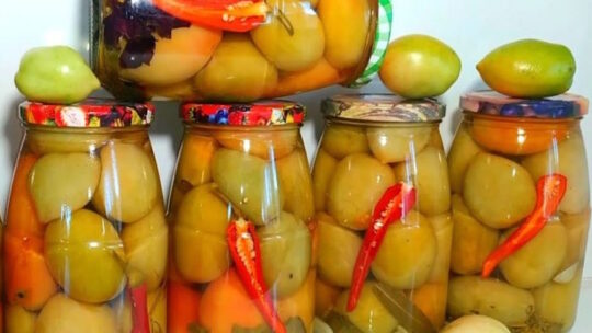 мариновані зелені помідори