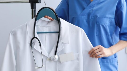 догляд за медичними халатами