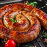 Домашня ковбаса, запечена в духовці