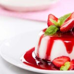 Пана-кота на кокосовому молоці з полуницею