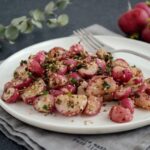 смажена редиска з травами