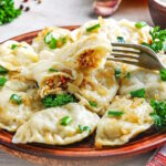 Вареники з квашеною капустою та грибами