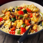 Боул з кус-кусом та запеченими весняними овочами