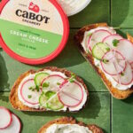 Бутерброди з вершковим сиром, редискою та мікрогріном