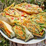 лаваш із сиром, зеленню та помідорами