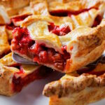 Пиріг із ревенем та полуницею