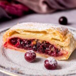 солодкий лаваш із сиром та вишнею