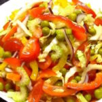Салат з молодим горошком та овочами